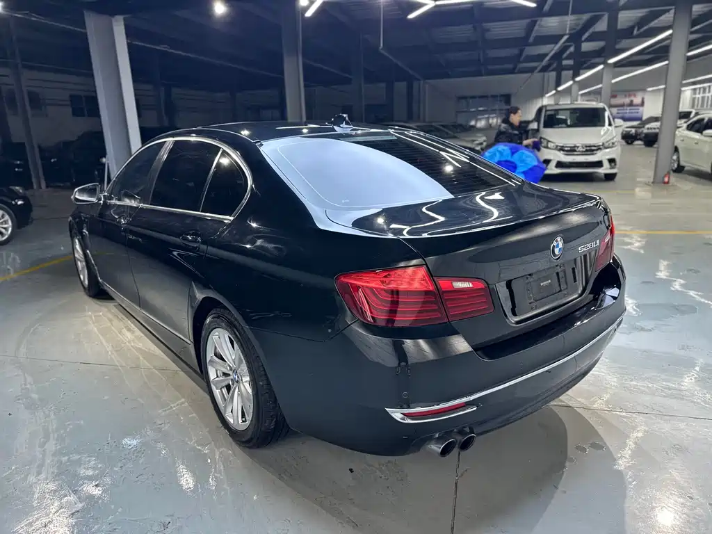 BMW 5 Series 2015 — фото 11