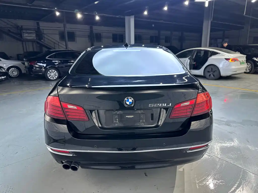 BMW 5 Series 2015 — фото 12