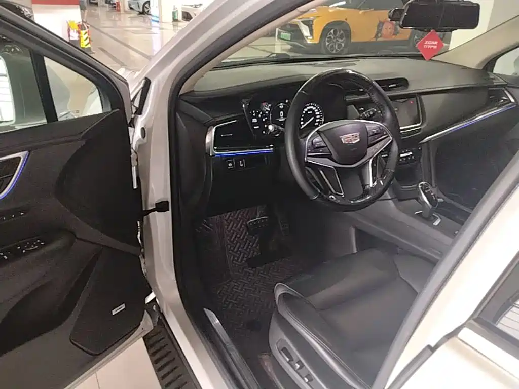 Cadillac XT5 2018 — фото 16