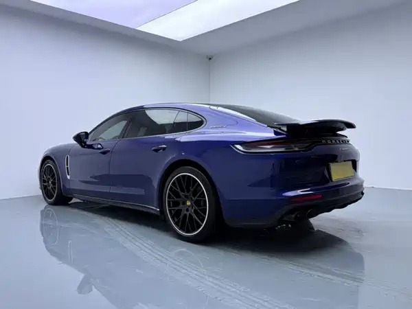 Porsche Panamera 2023