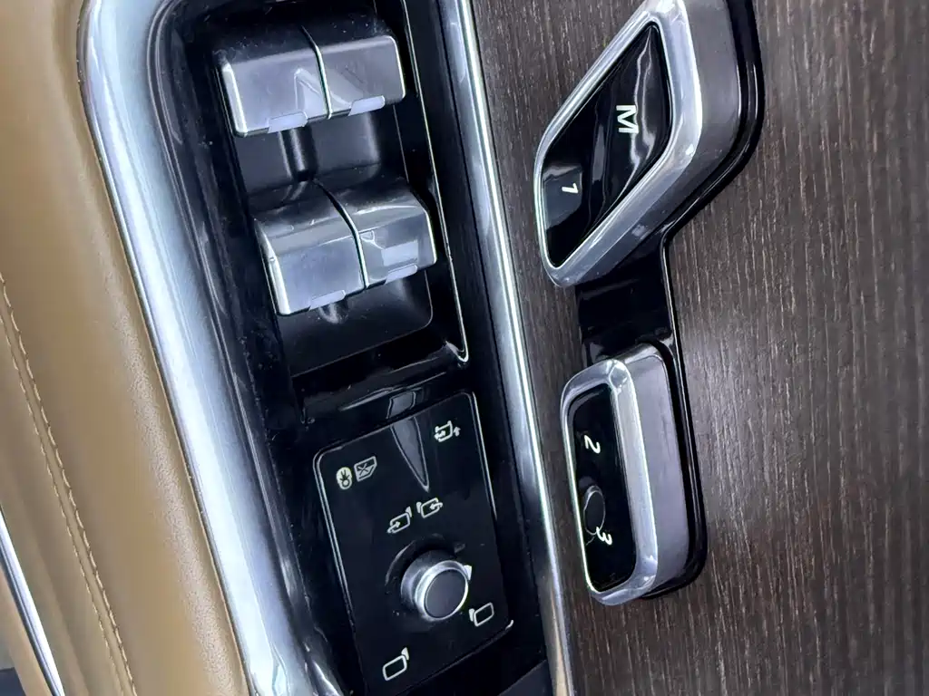 Land Rover Range Rover 2023 — фото 18