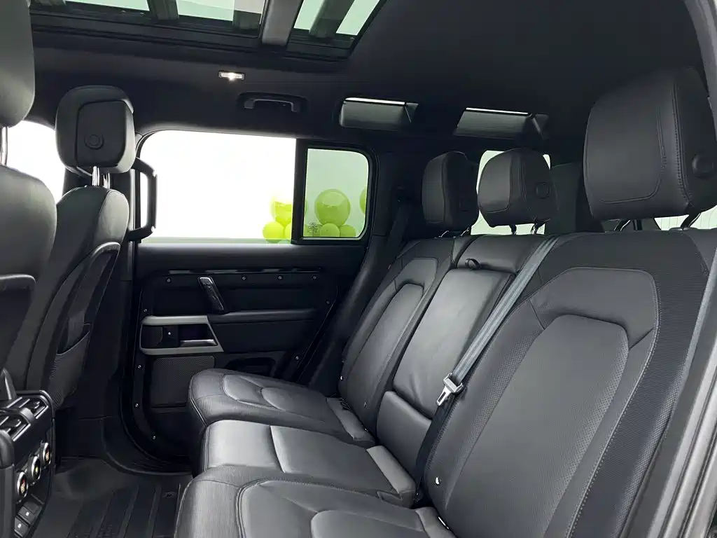 Land Rover Defender 2023 — фото 8
