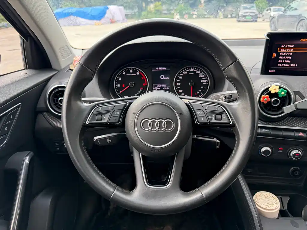Audi Q2L 2019 — фото 18