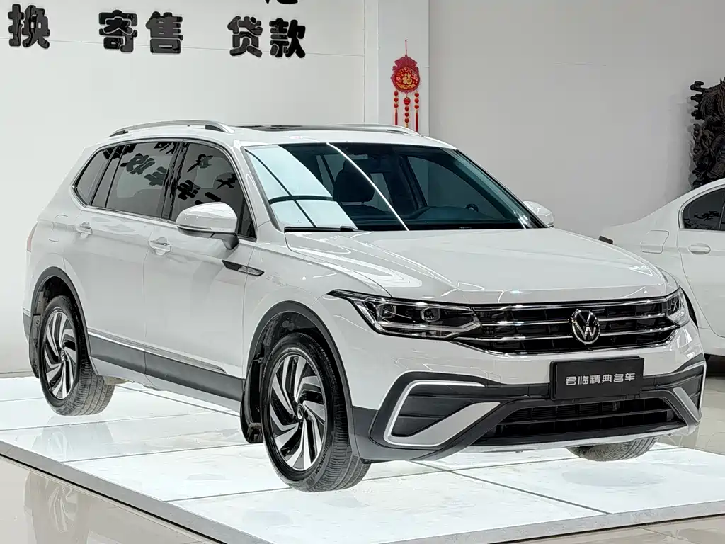 Volkswagen Tiguan L 2023 — фото 3