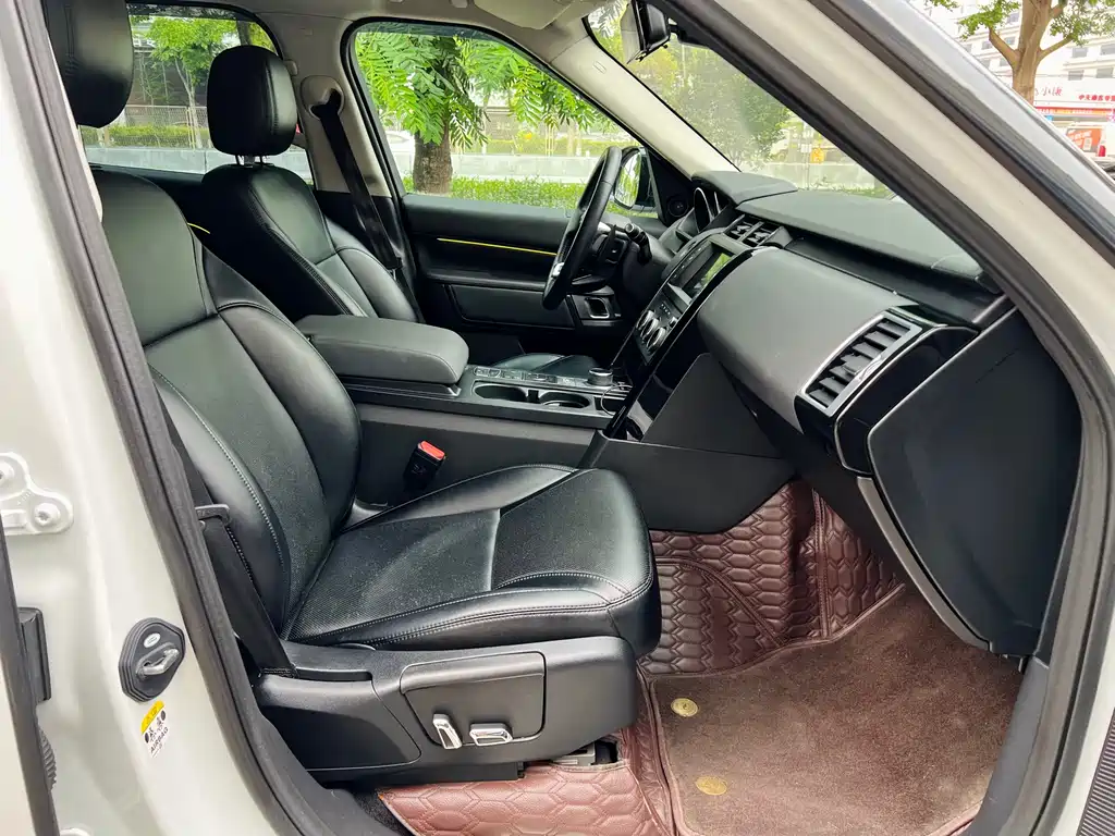 Land Rover Discovery 2018 — фото 16