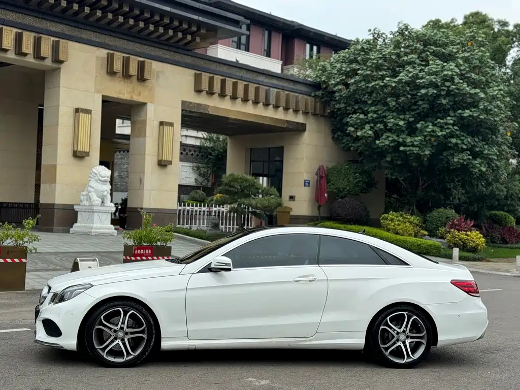 Mercedes-Benz E-Class 2015 — фото 11