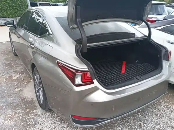 Lexus ES 2022