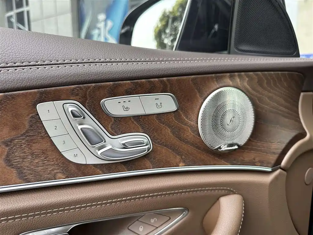 Mercedes-Benz E-Class 2023 — фото 8