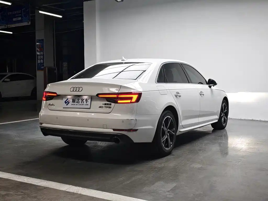 Audi A4L 2018 — фото 12