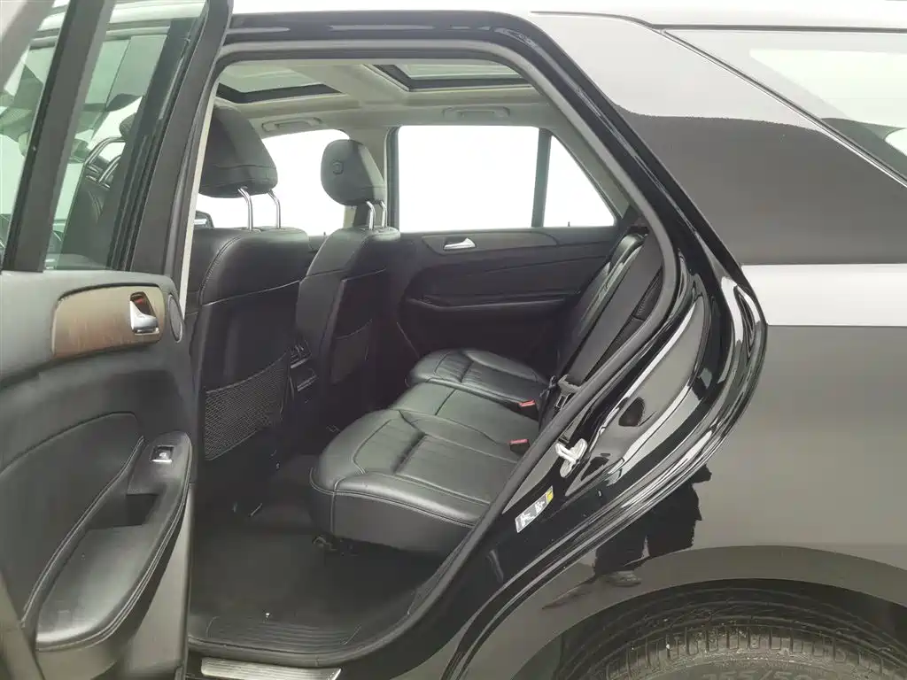 Mercedes-Benz GLE 2017 — фото 15