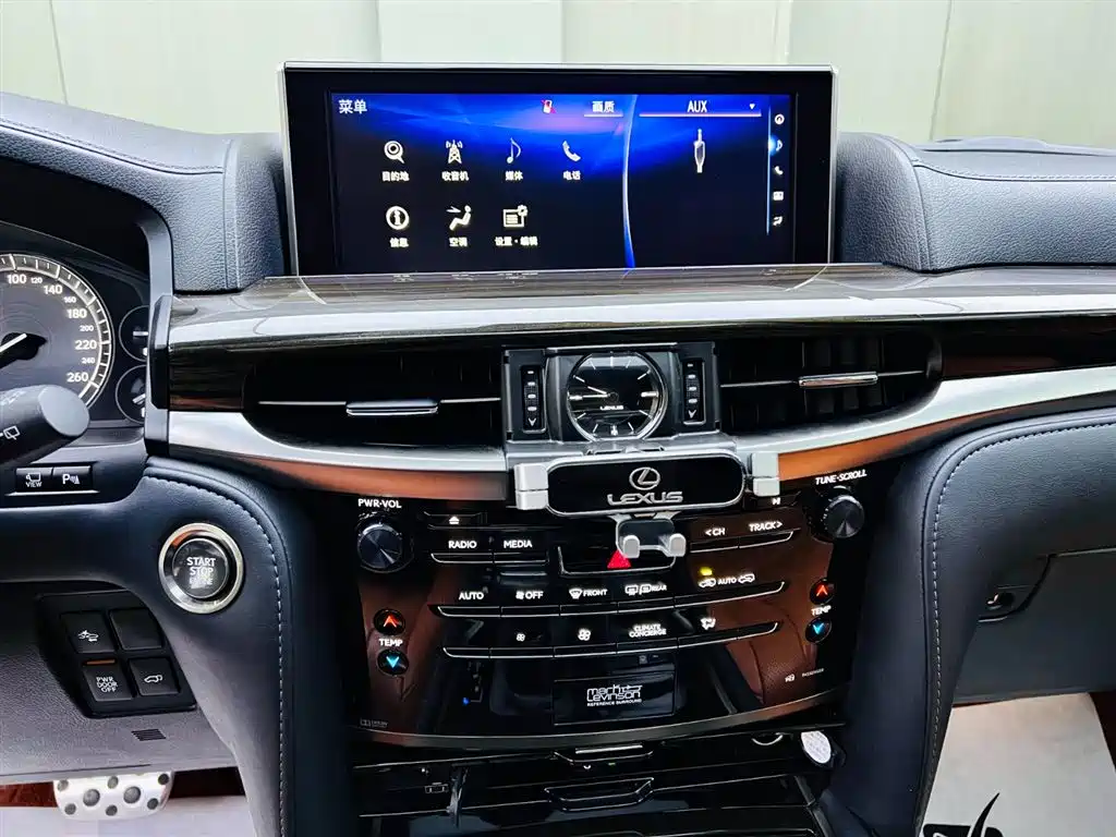 Lexus LX 2019 — фото 14