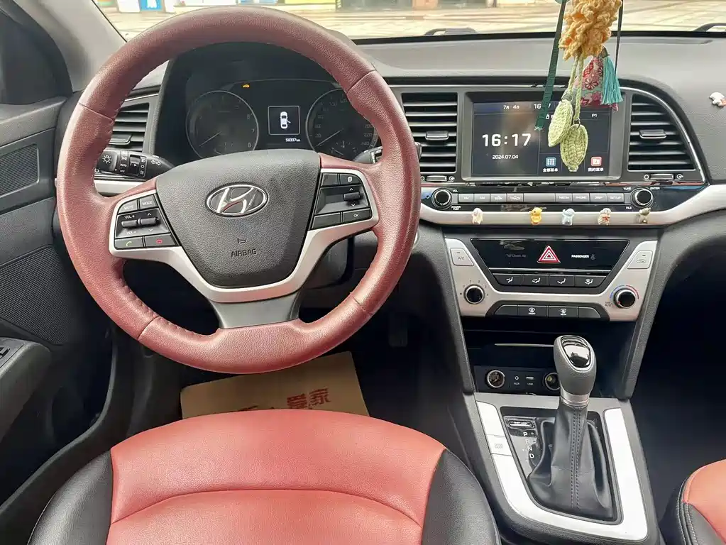 Hyundai Elantra 2018 — фото 8