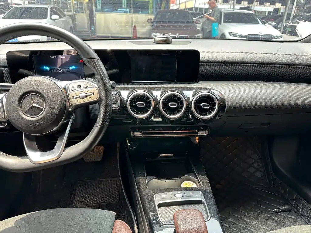 Mercedes-Benz A-Class 2019 — фото 10