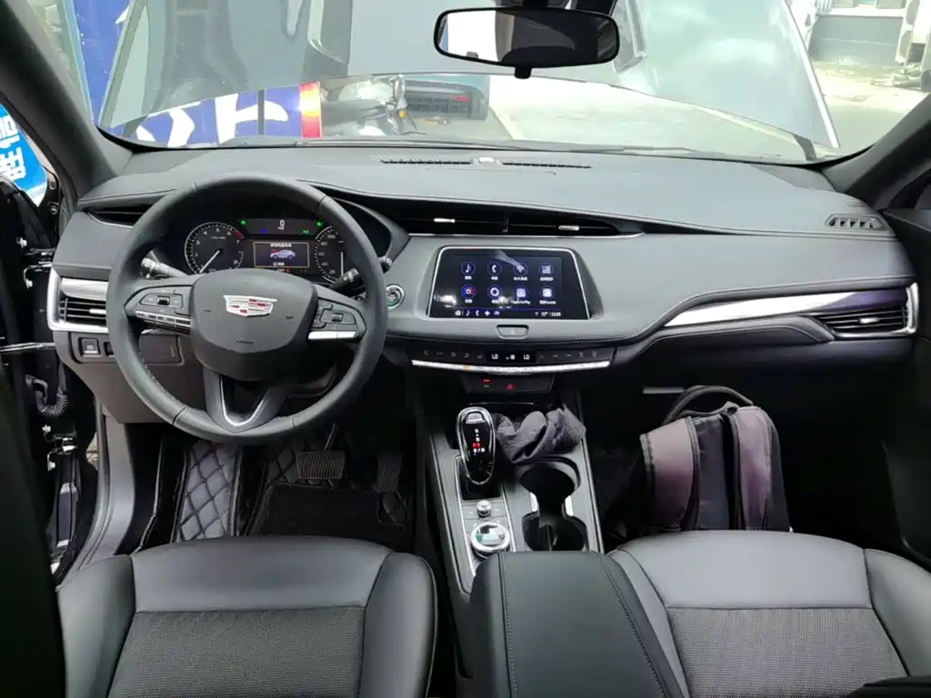 Cadillac XT4 2022 — фото 10