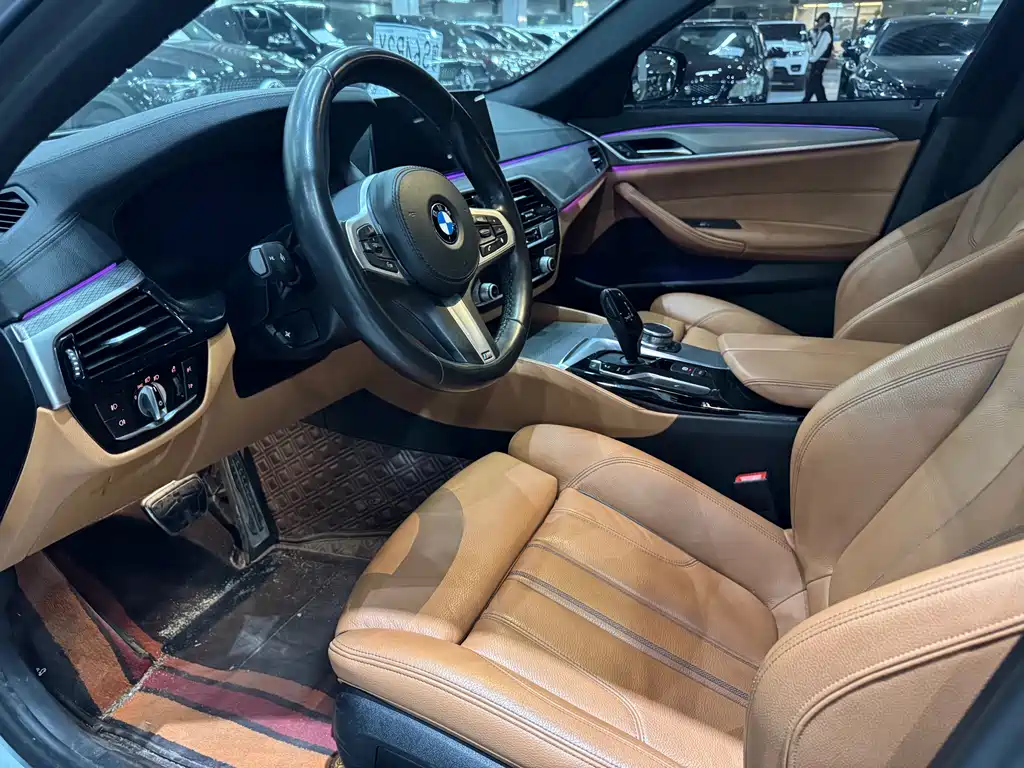 BMW 5 Series 2019 — фото 11