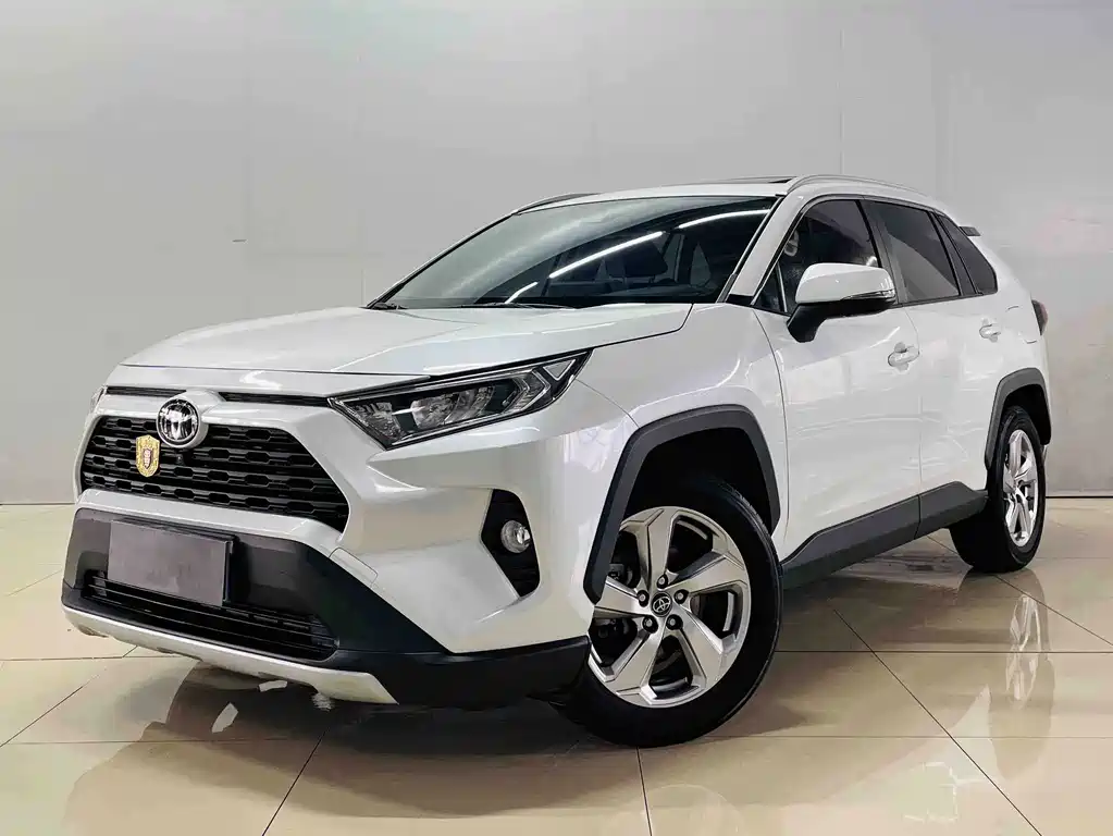 Toyota RAV4 2021 — фото 3