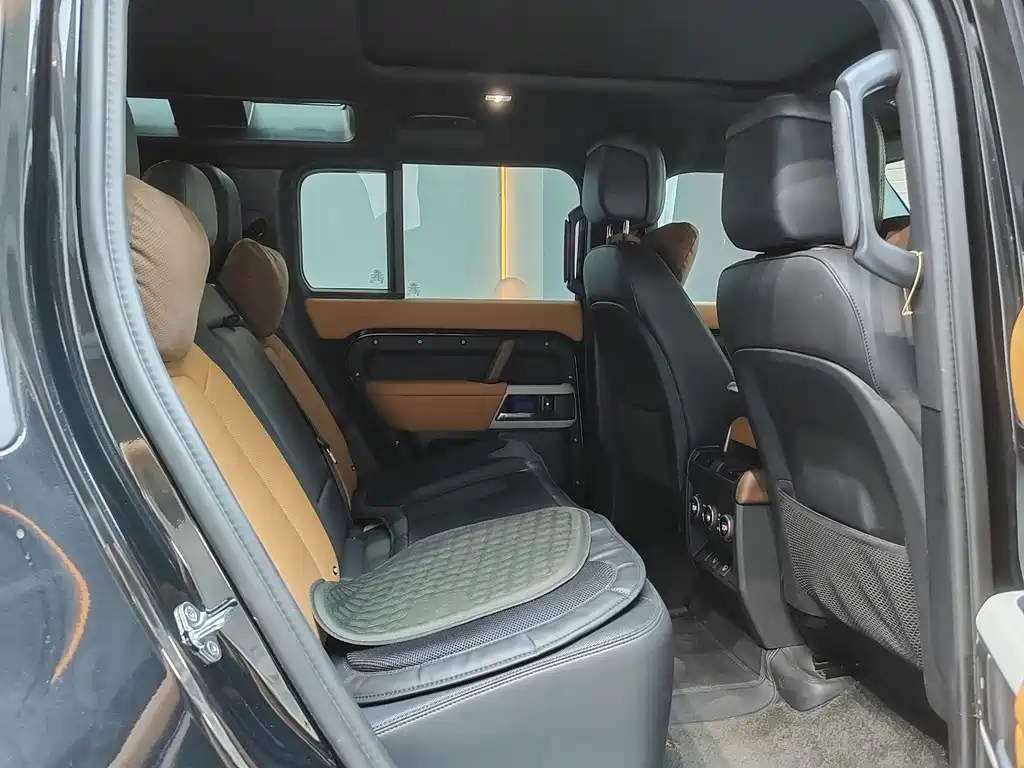 Land Rover Defender 2024 — фото 17