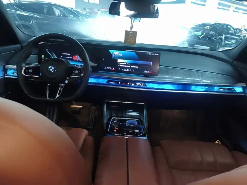 BMW i7 2023 — фото 10