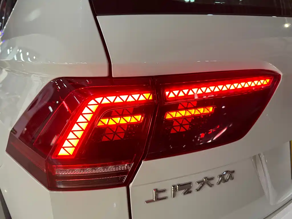 Volkswagen Tiguan L 2020 — фото 8