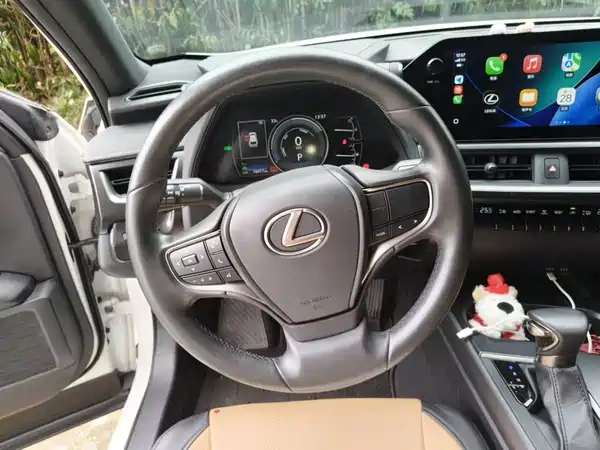Lexus UX 2022
