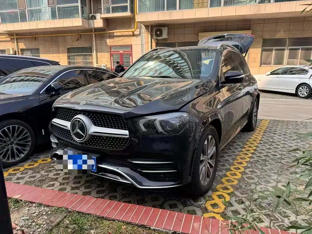 Mercedes-Benz GLE 2023 — фото 1
