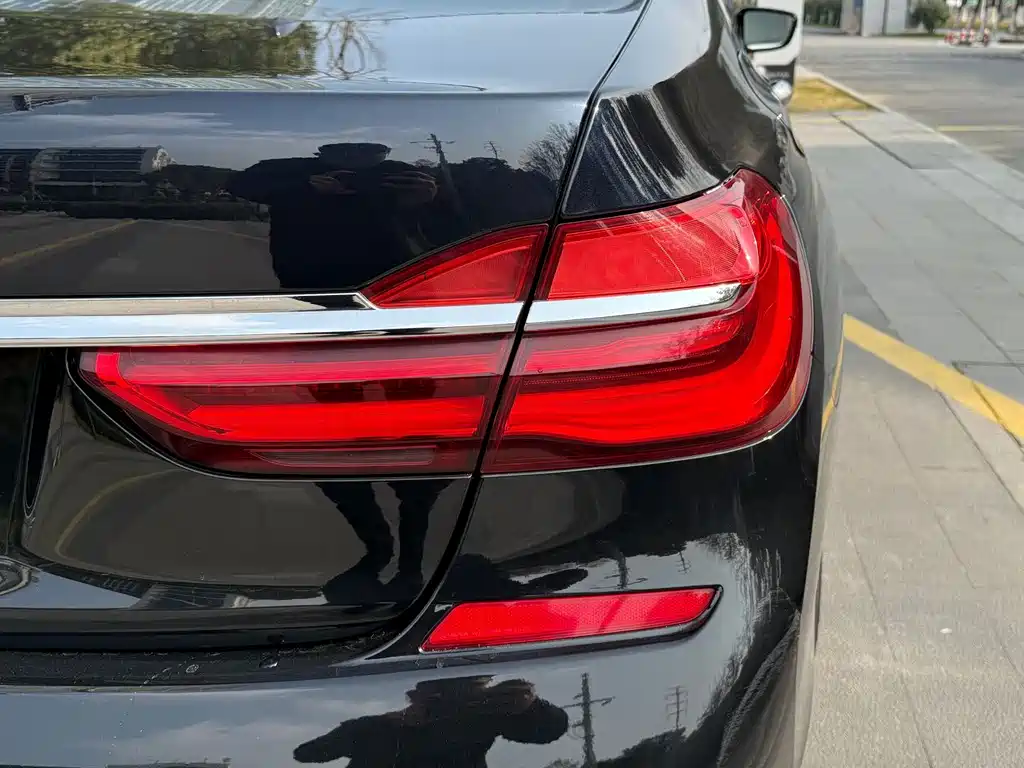 BMW 7 Series 2017 — фото 17