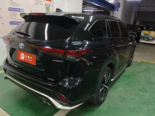 Toyota Crown Kluger 2024