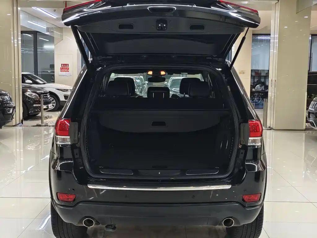 Jeep Grand Cherokee 2019 — фото 19