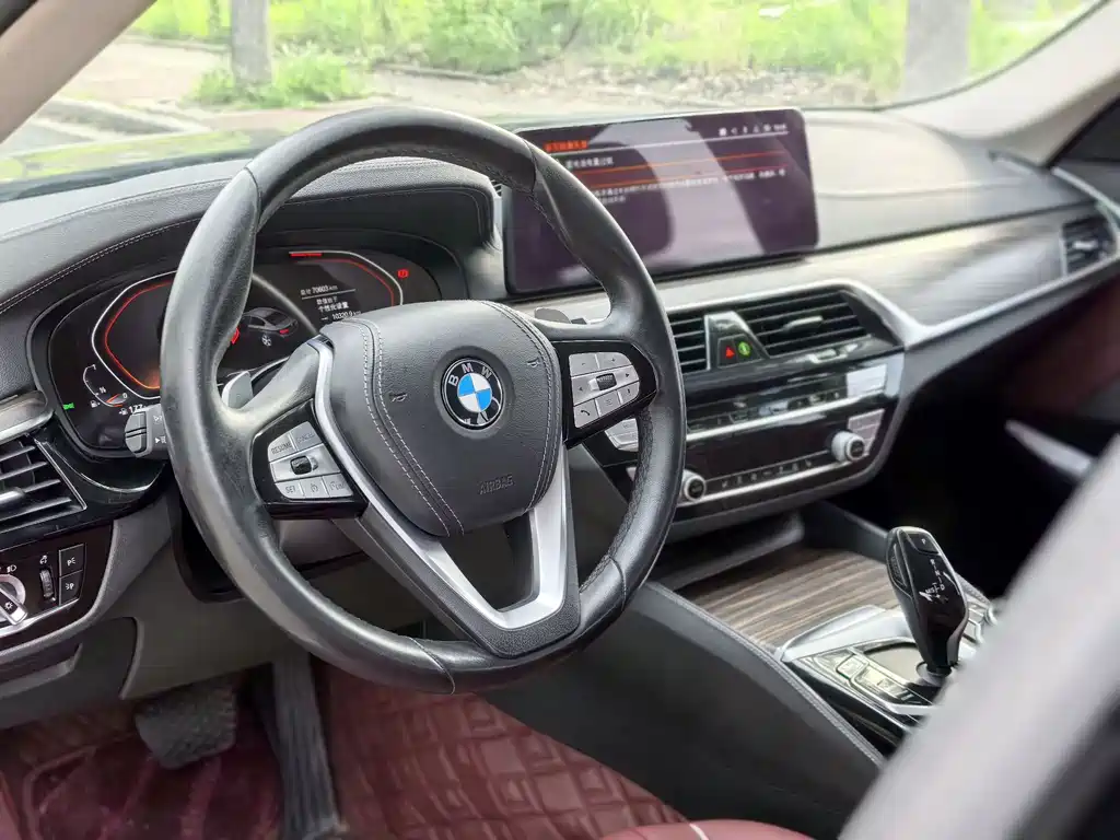 BMW 5 Series 2021 — фото 11
