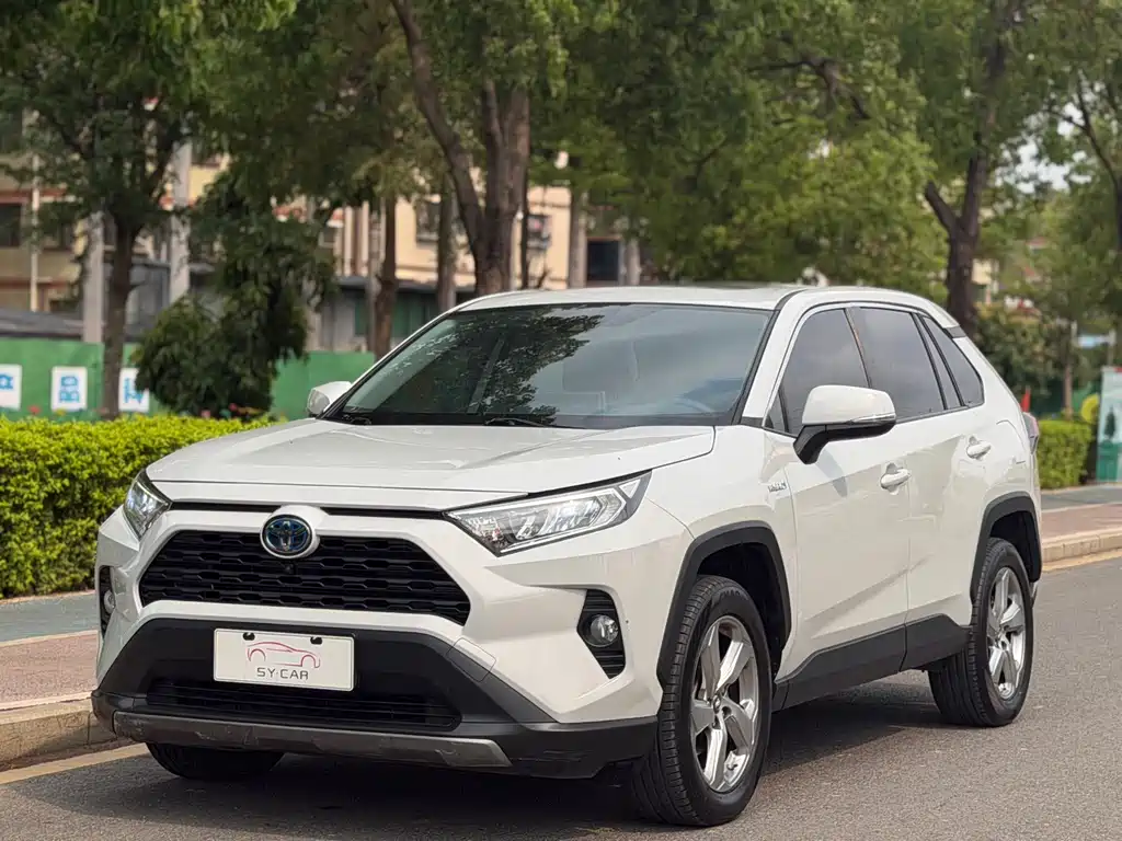Toyota RAV4 2020 — фото 1