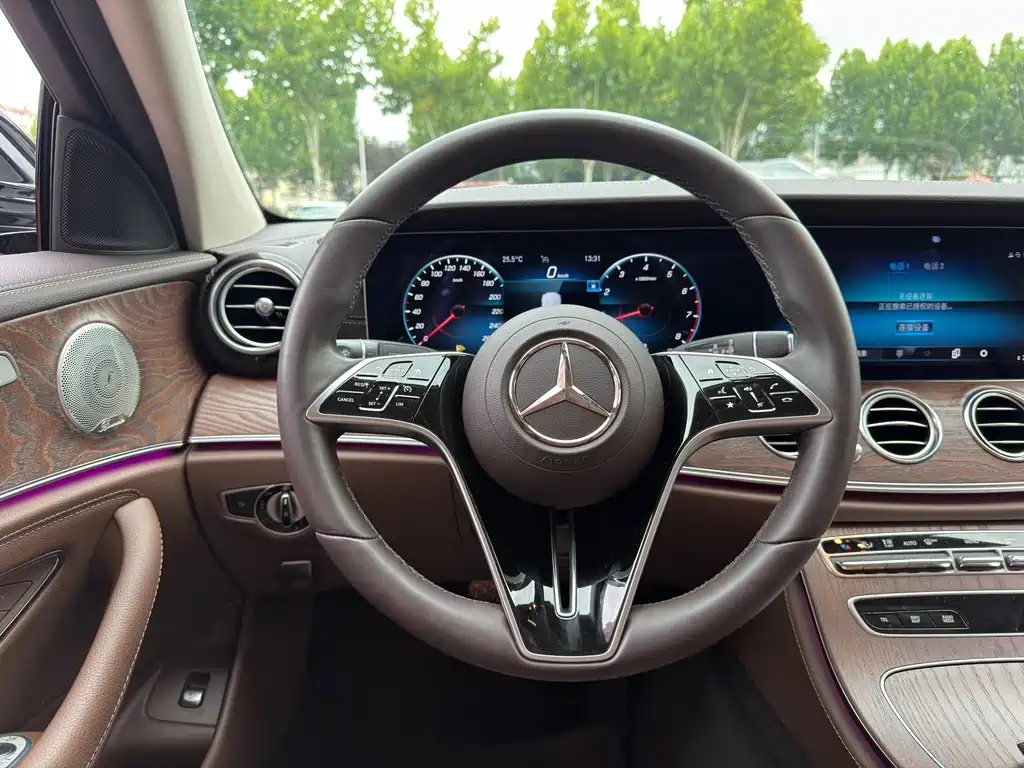 Mercedes-Benz E-Class 2022 — фото 12
