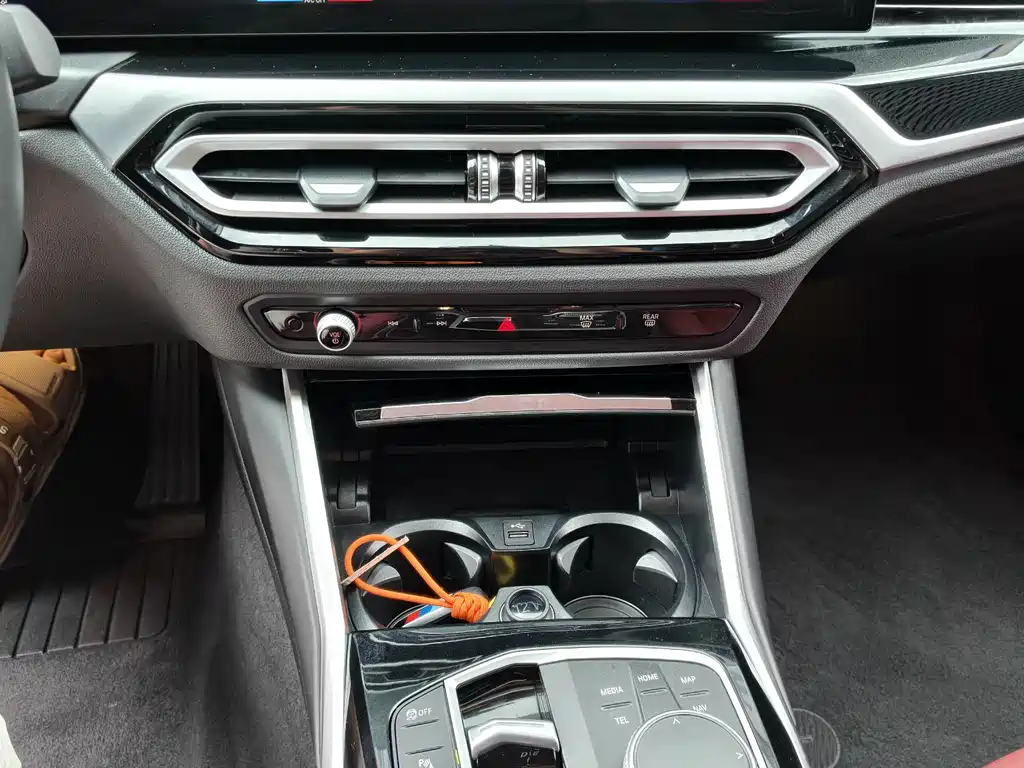BMW 3 Series 2023 — фото 11