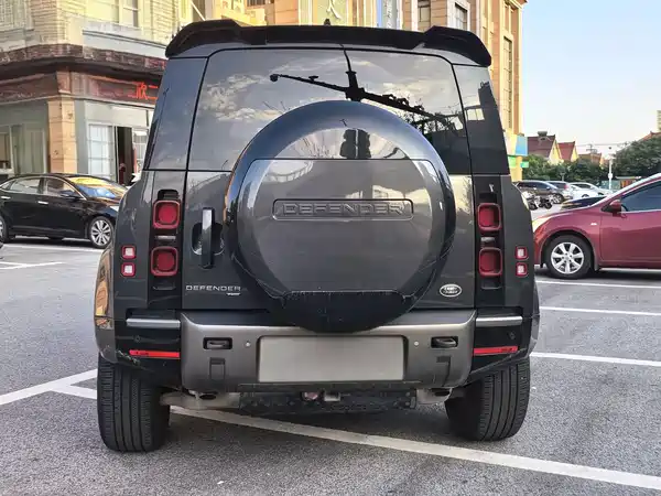 Land Rover Defender 2023