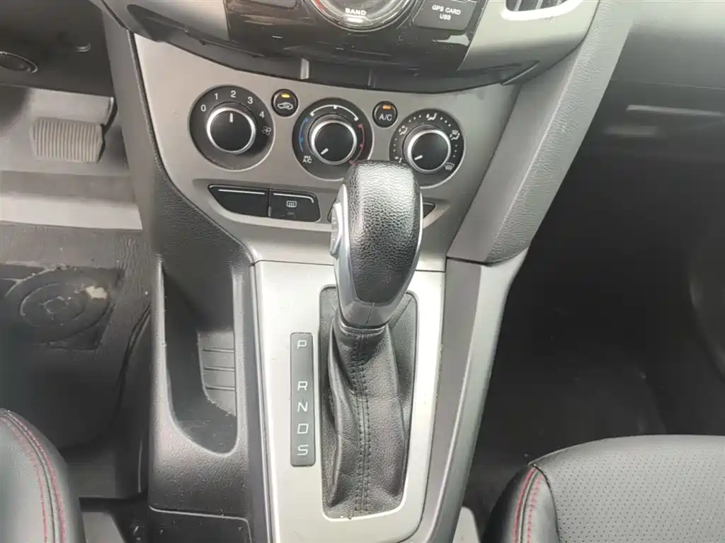 Ford Focus 2014 — фото 14