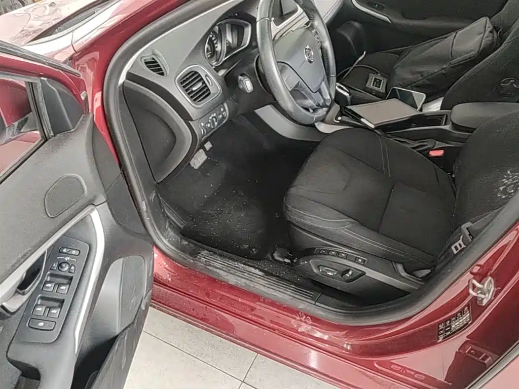 Volvo V40 2016 — фото 16