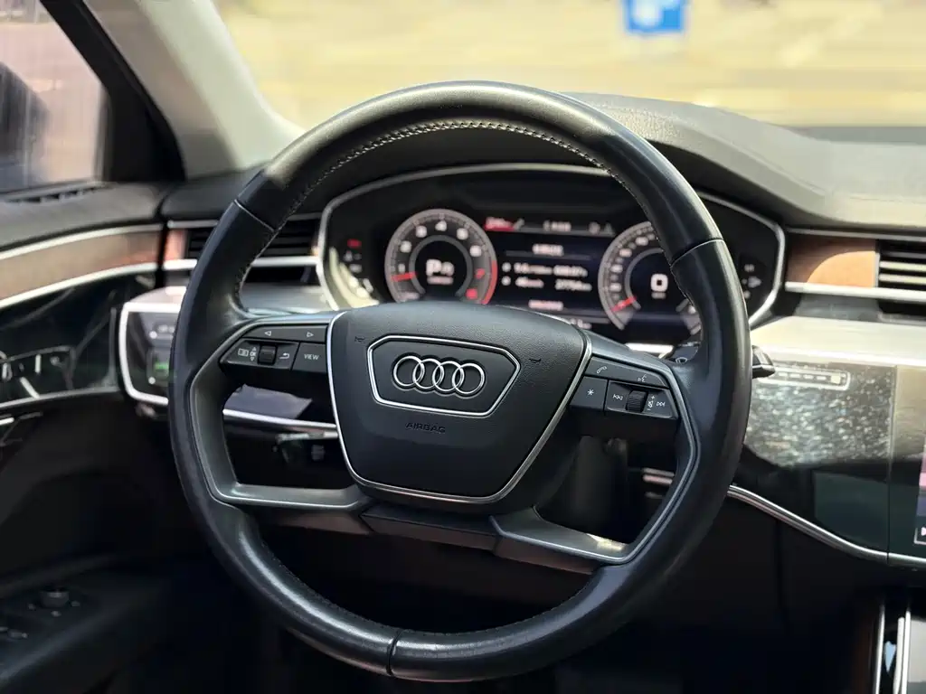 Audi A8 2019 — фото 10