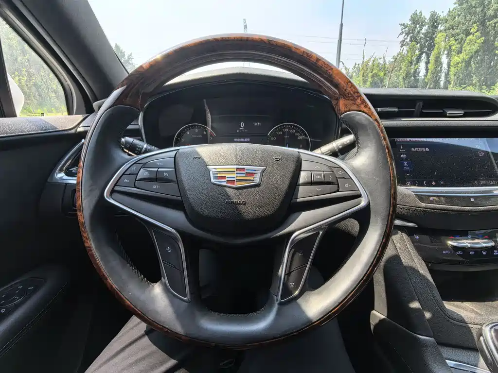 Cadillac XT5 2020 — фото 10