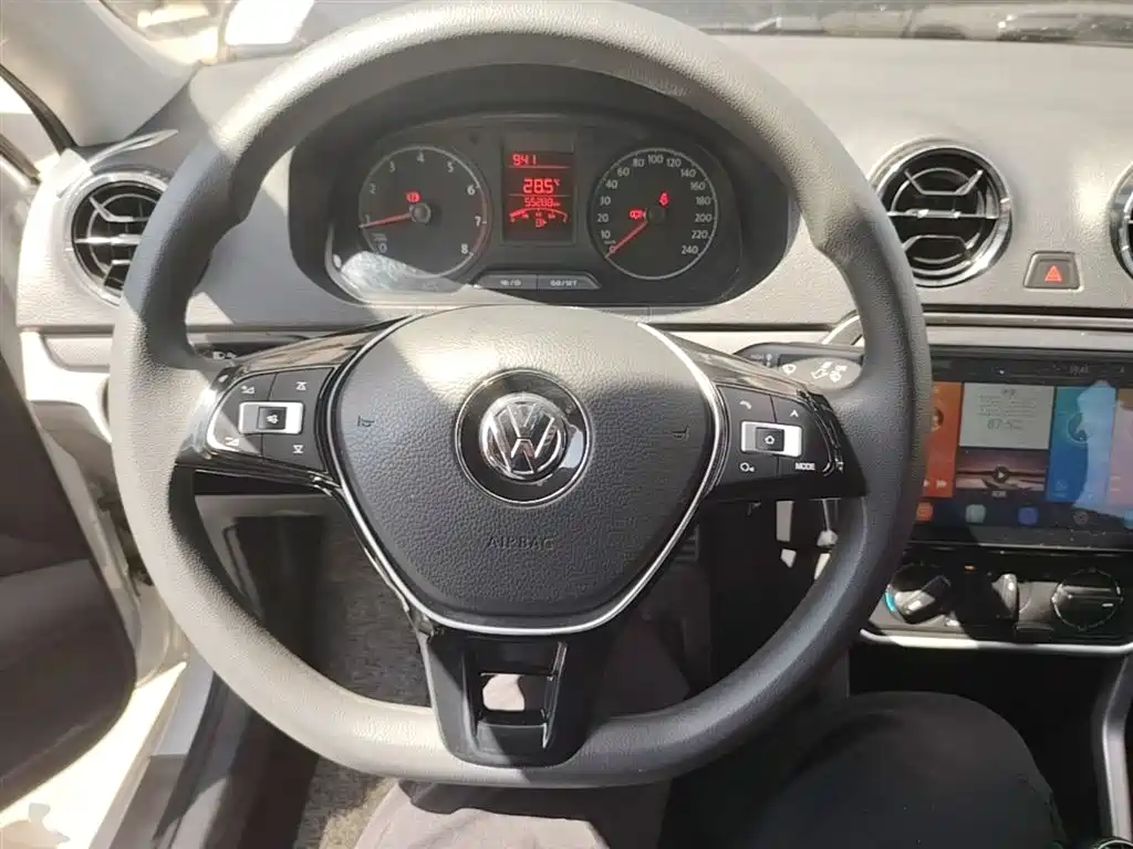 Volkswagen Jetta 2019 — фото 11