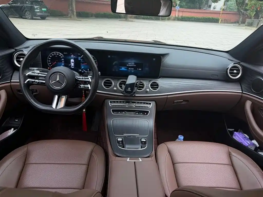 Mercedes-Benz E-Class 2023 — фото 8