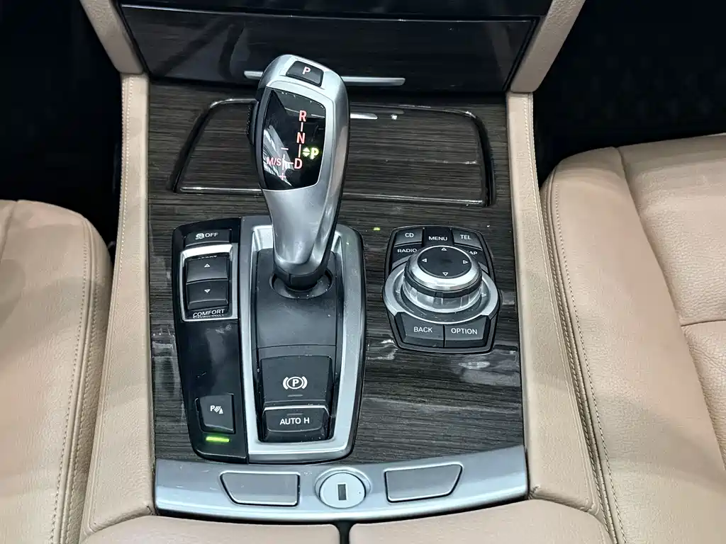 BMW 7 Series 2012 — фото 15