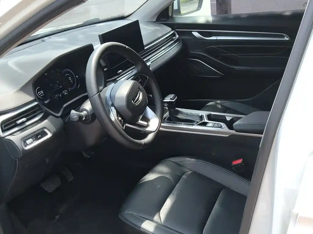 Geely Emgrand 2023