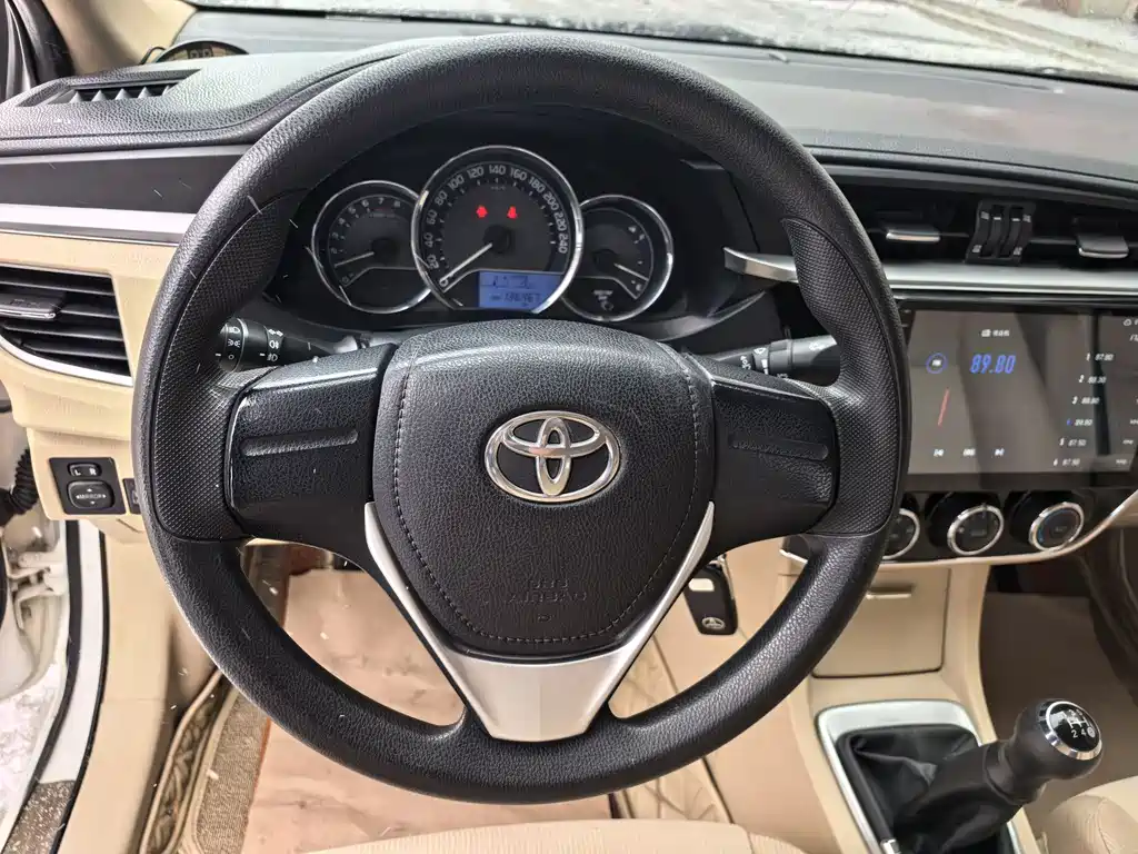 Toyota Corolla 2015 — фото 10