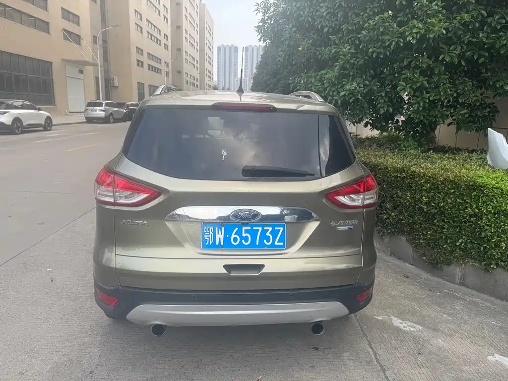 Ford Kuga 2014 — фото 11