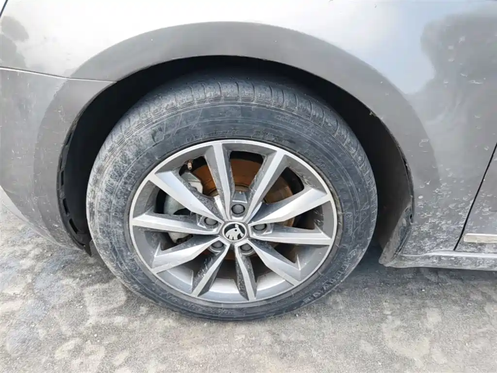 Skoda Octavia 2018 — фото 23