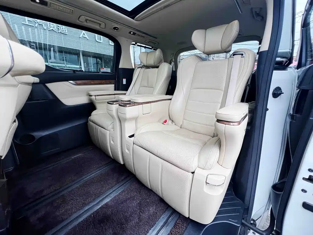 Toyota Alphard 2017 — фото 7