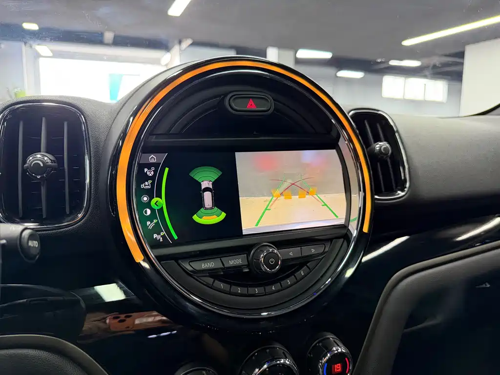 MINI Countryman 2019 — фото 15