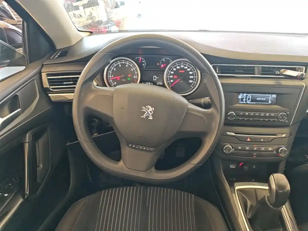 Peugeot 408 2015 — фото 11