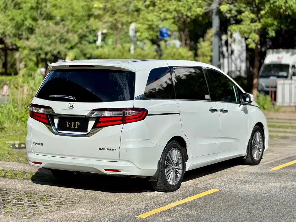 Honda Odyssey 2018 — фото 9