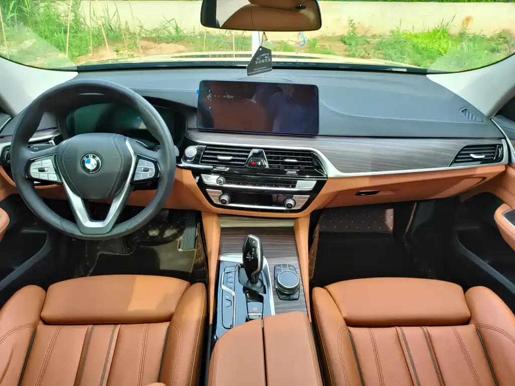 BMW 6 Series GT 2023 — фото 18