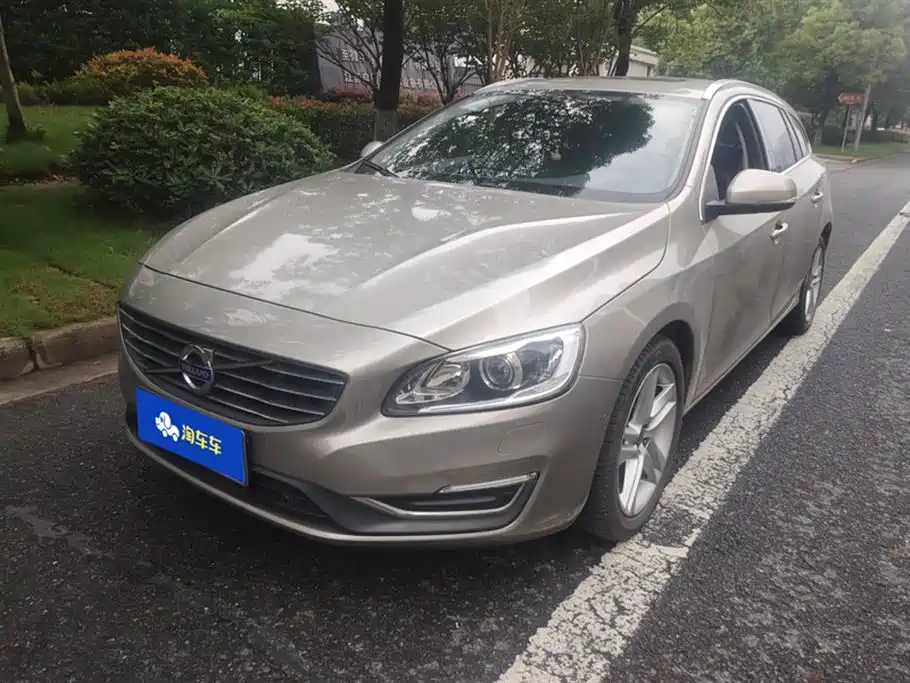 Volvo V60 2015 — фото 1